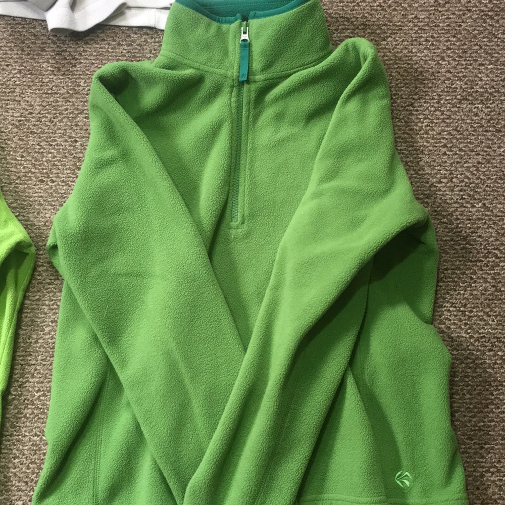 Three pullover jackets - Picture 2 of 7